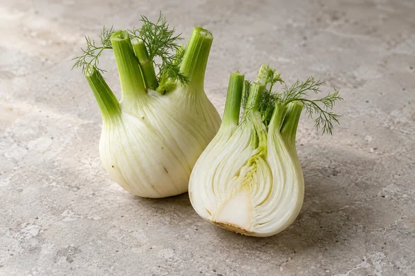 Fenchel in natürlicher Küchenumgebung